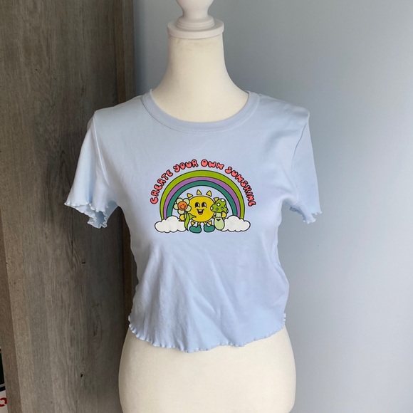 PacSun Tops - NWT PacSun cropped tee with scalloped trim. Size M.